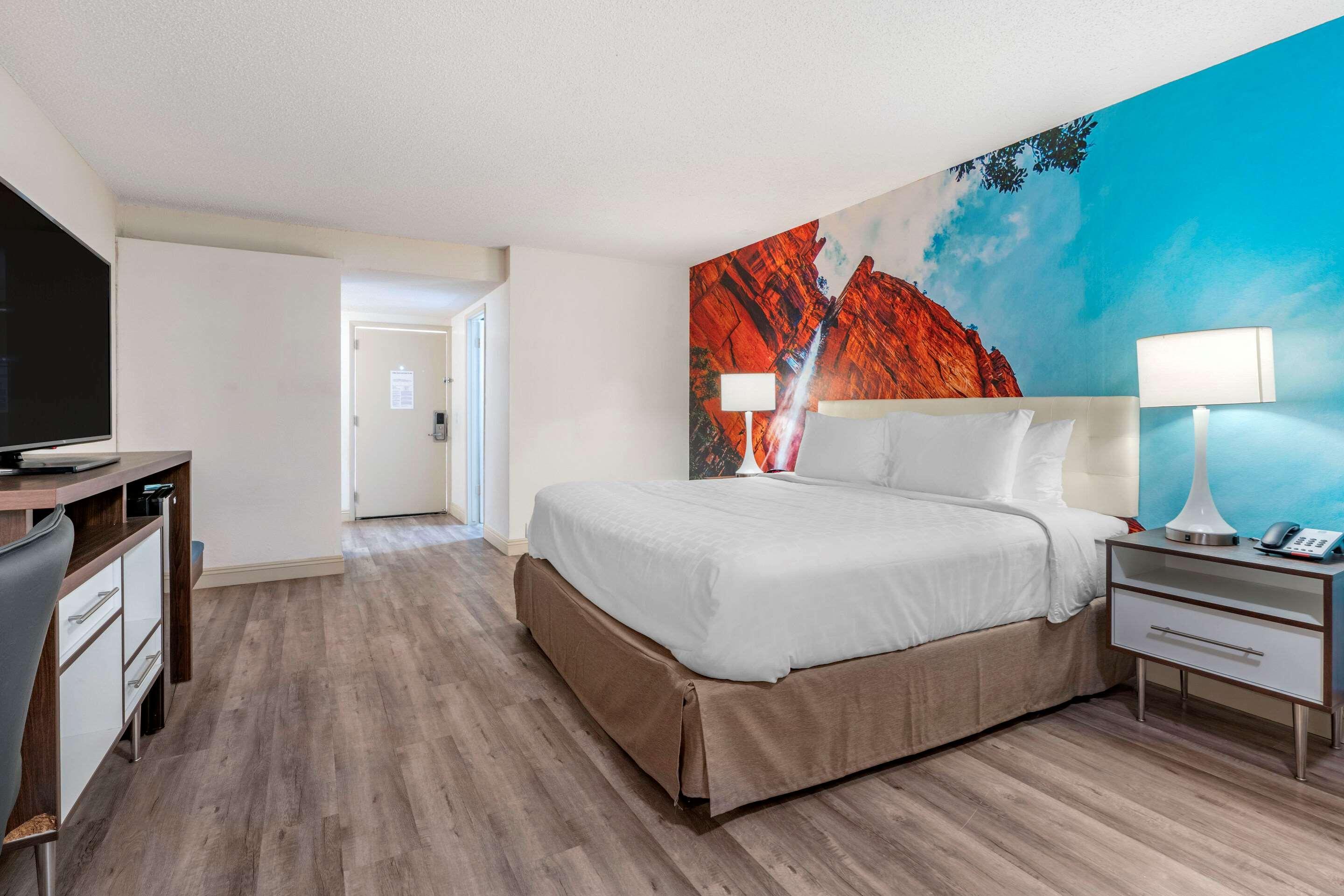 Clarion Pointe Fresno Near Yosemite Hotel Eksteriør billede