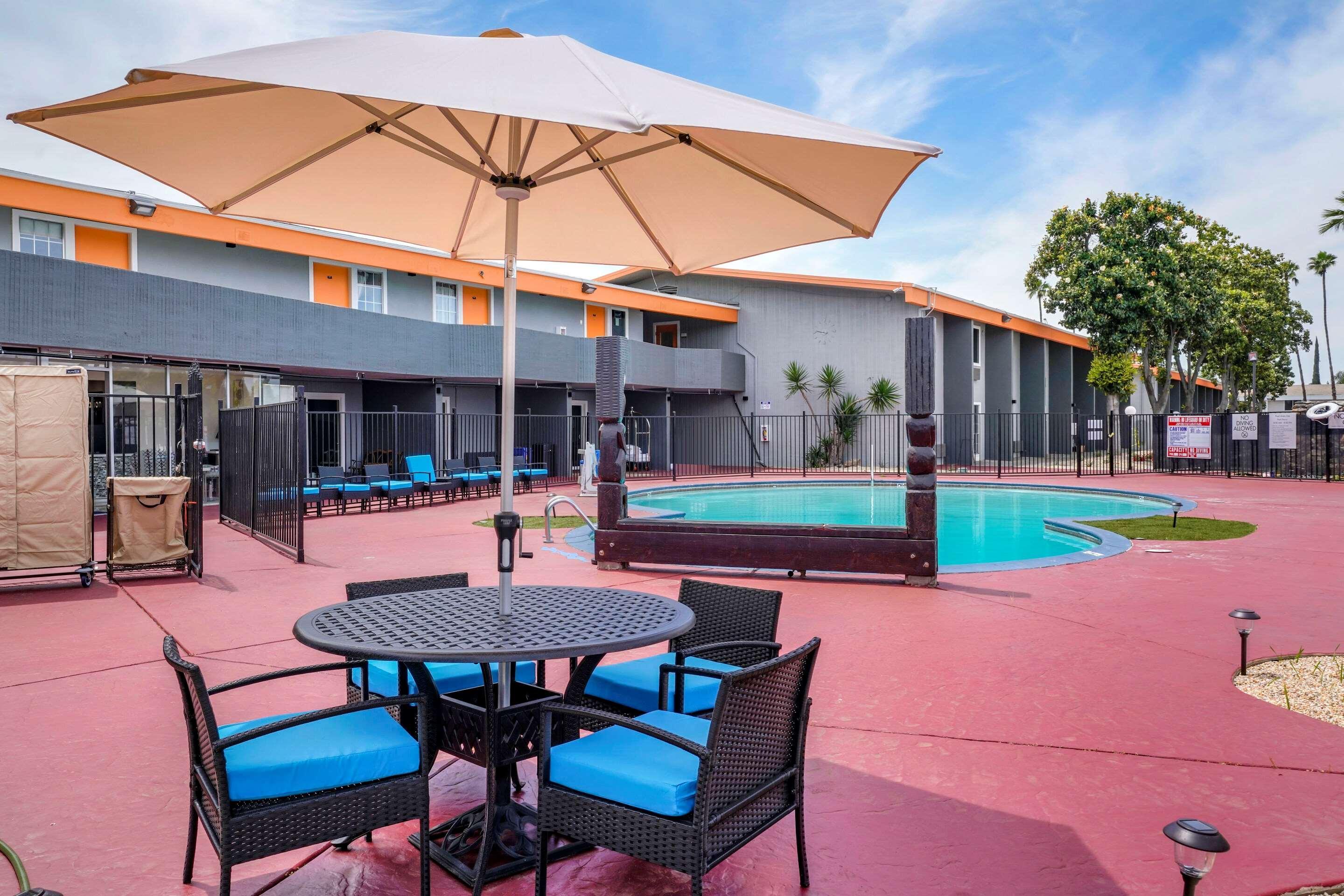 Clarion Pointe Fresno Near Yosemite Hotel Eksteriør billede