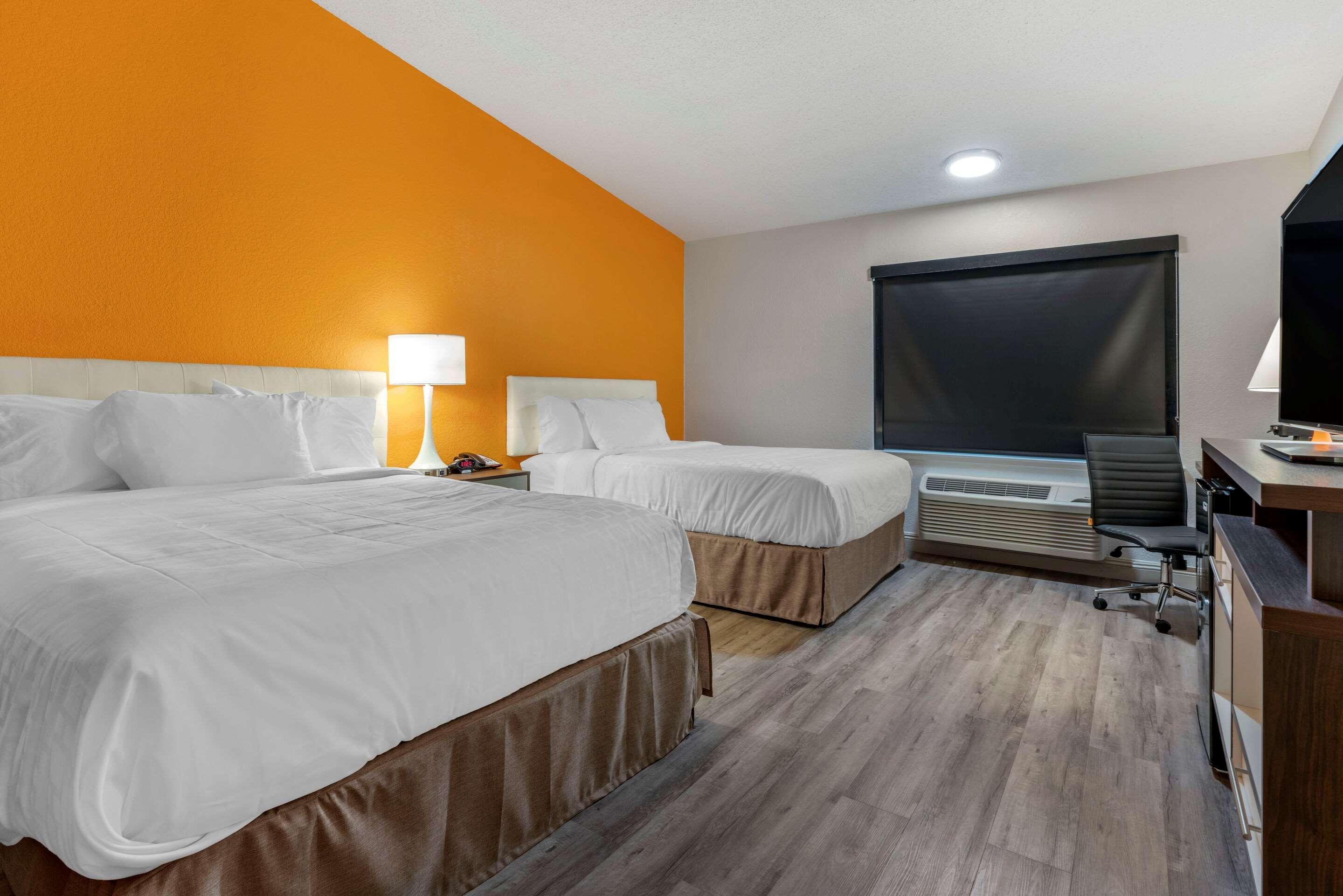 Clarion Pointe Fresno Near Yosemite Hotel Eksteriør billede