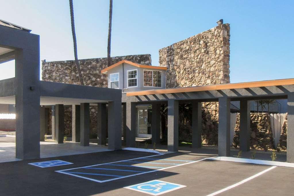 Clarion Pointe Fresno Near Yosemite Hotel Eksteriør billede