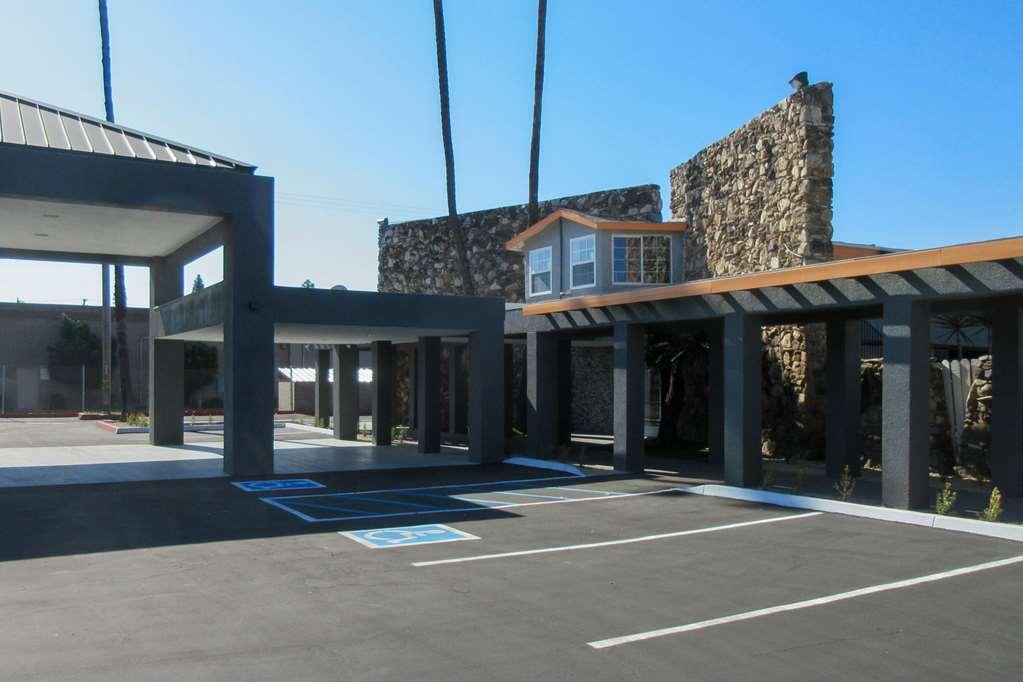 Clarion Pointe Fresno Near Yosemite Hotel Eksteriør billede