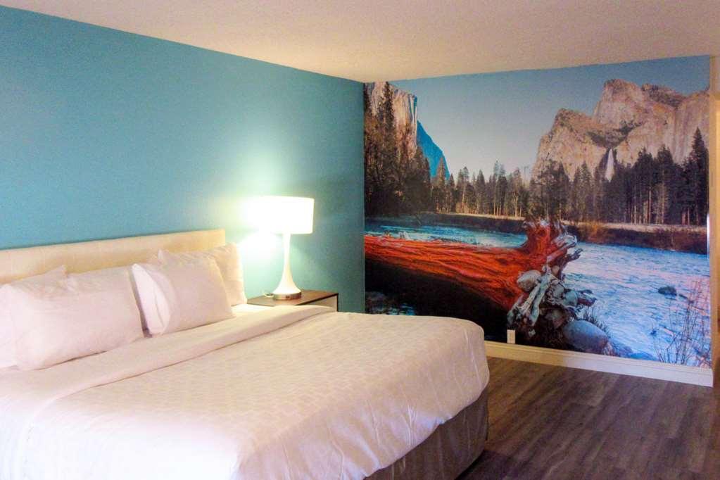 Clarion Pointe Fresno Near Yosemite Hotel Værelse billede